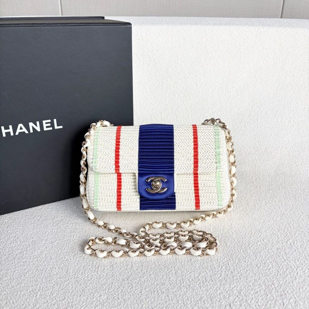 Chanel Women Pre-Loved Bag Very Good Condition - Picture 2 of 9